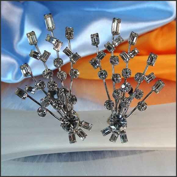 1940s Art Deco Crystal Fireworks Vintage Clip Earrings - Picture 1 of 5